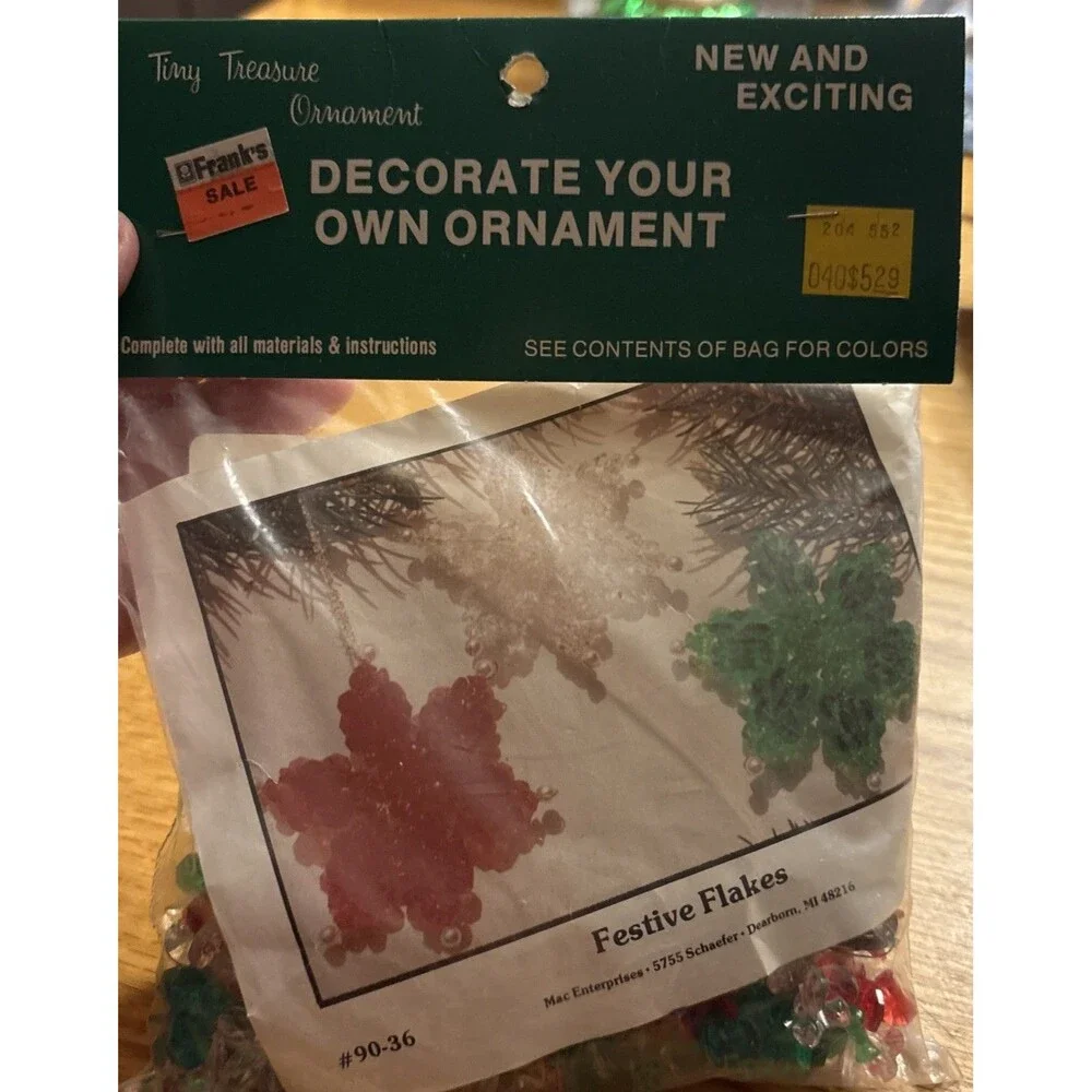 Vintage Merri Mac Festive Flakes Christmas Ornament Kit -Unopened Makes 6